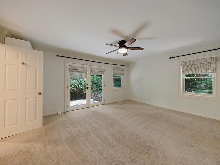 102 Vanessa Dr SE — Photo 29