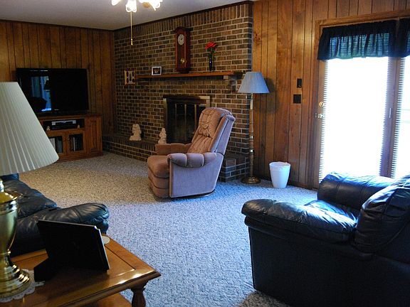 5th image of 529 Hillcrest Cir