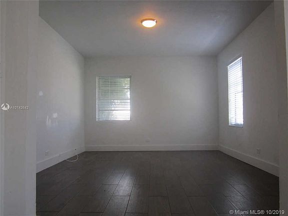 5th image of 1750 Normandy Dr APT 1