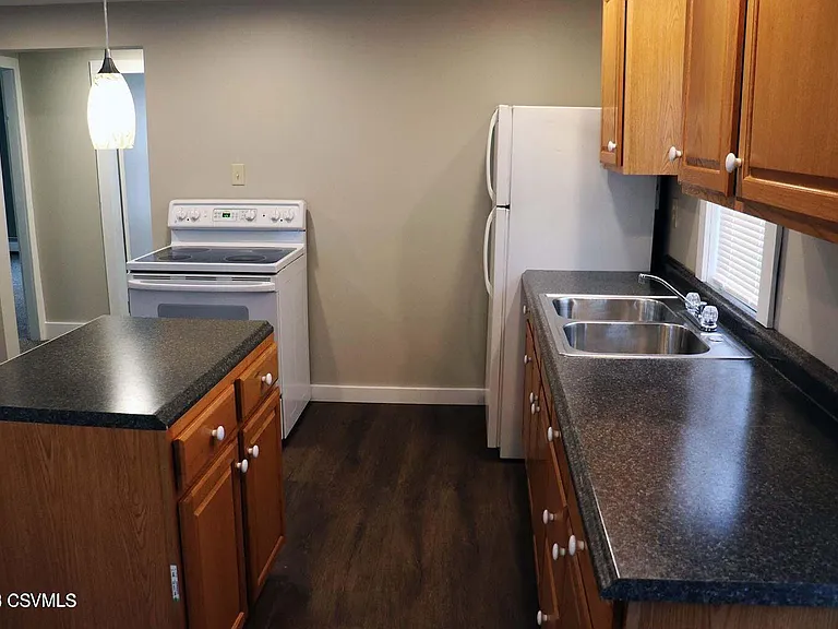 328 Center St #201 — Photo 18