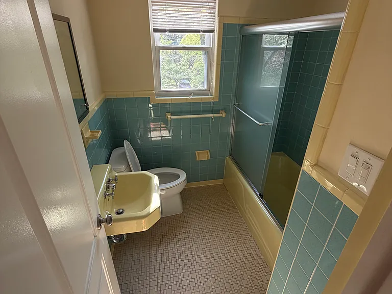 2nd floor bathroom