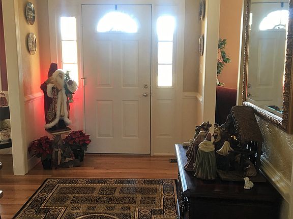 Foyer / Front Entryway
