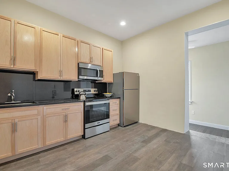 120 E Main St #7 — Photo 4
