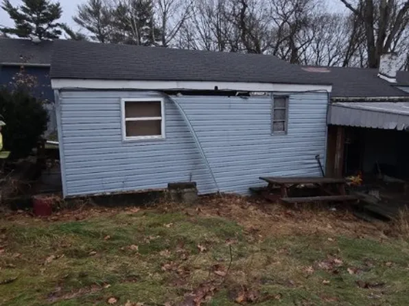 1110 N Bluff Dr, New Kensington, PA 15068