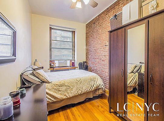 3rd image of 26 W 97th St APT 5A