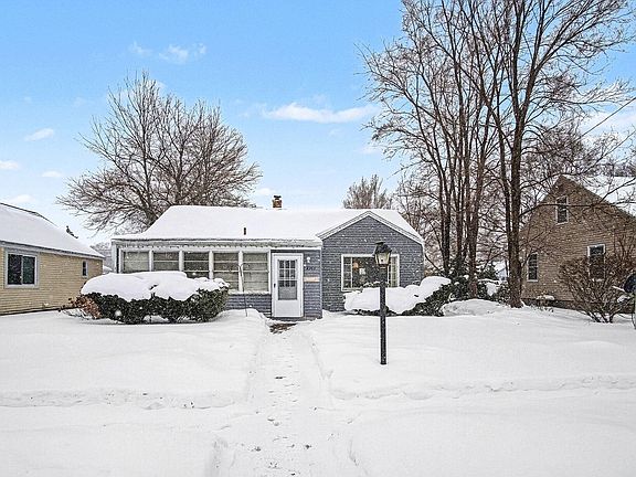 3rd image of 2363 Crozier Ave