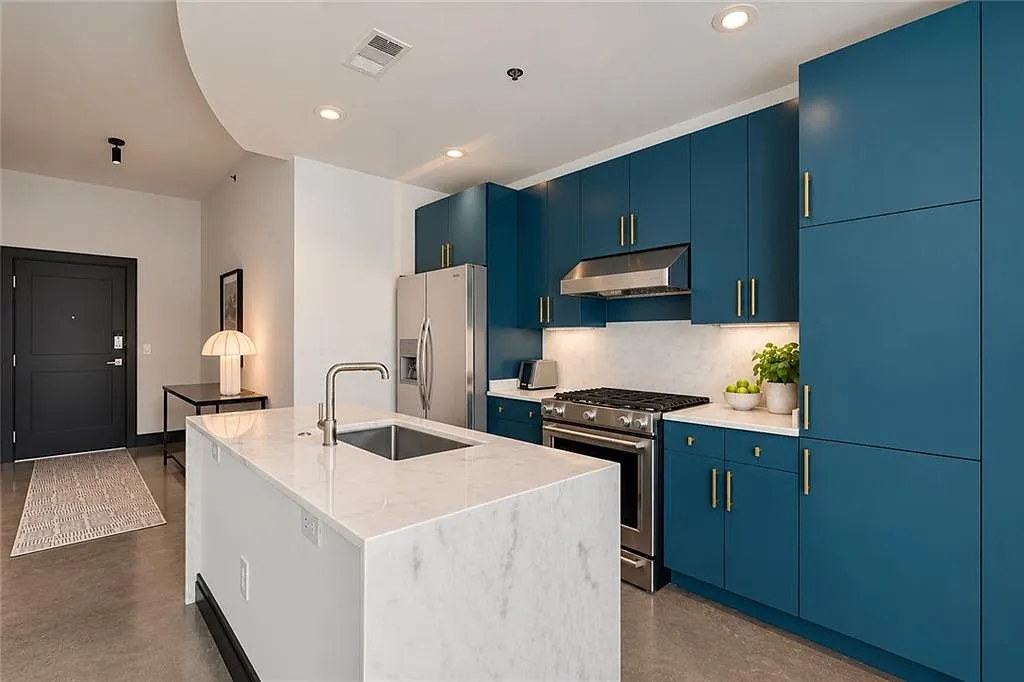 2 bed, 2.0 bath, $5,950 — Photo 3