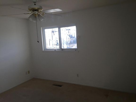 4th image of 500 Sandler Dr NE
