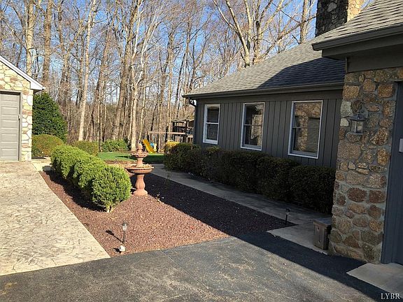 5th image of 223 Gartin Pl