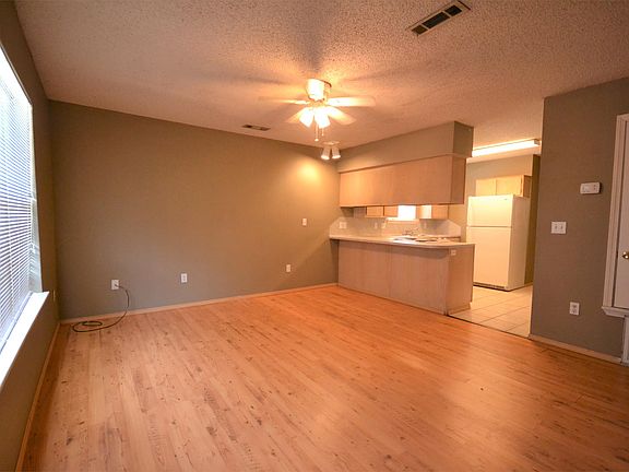 3rd image of 1621 N Leverett Ave APT 07