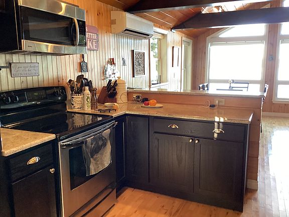 3rd image of 613 S Shore Rd