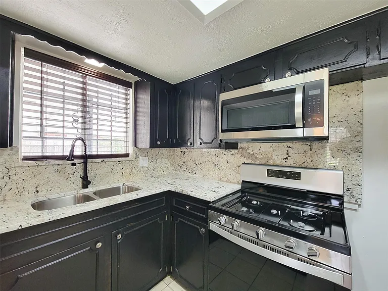 10614 Bainbridge St — Photo 13