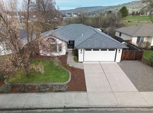 3063 Edgewood Dr, Medford, OR 97504