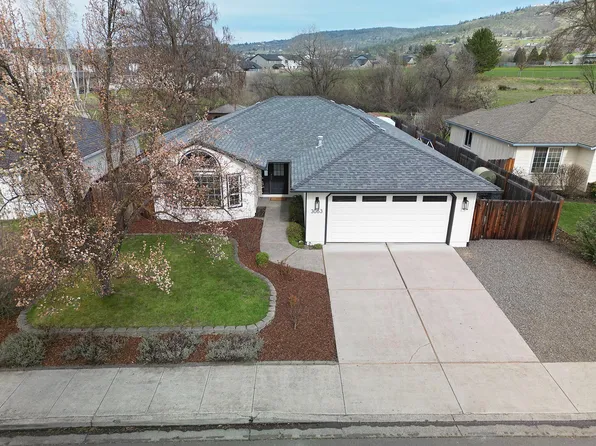 3063 Edgewood Dr, Medford, OR 97504