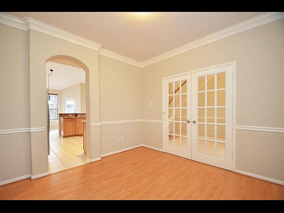 2nd image of 1211 Ventura Canyon Dr