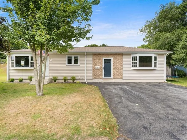 40 Ash St, Manville, RI 02838