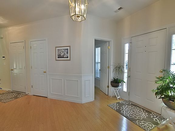3rd image of 1209 E Arrow Lake Ct