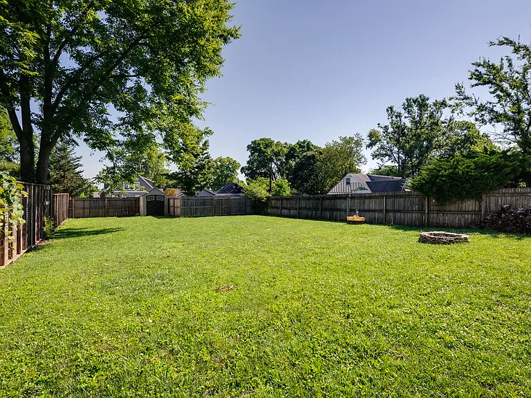 508 Morton Ave — Photo 38