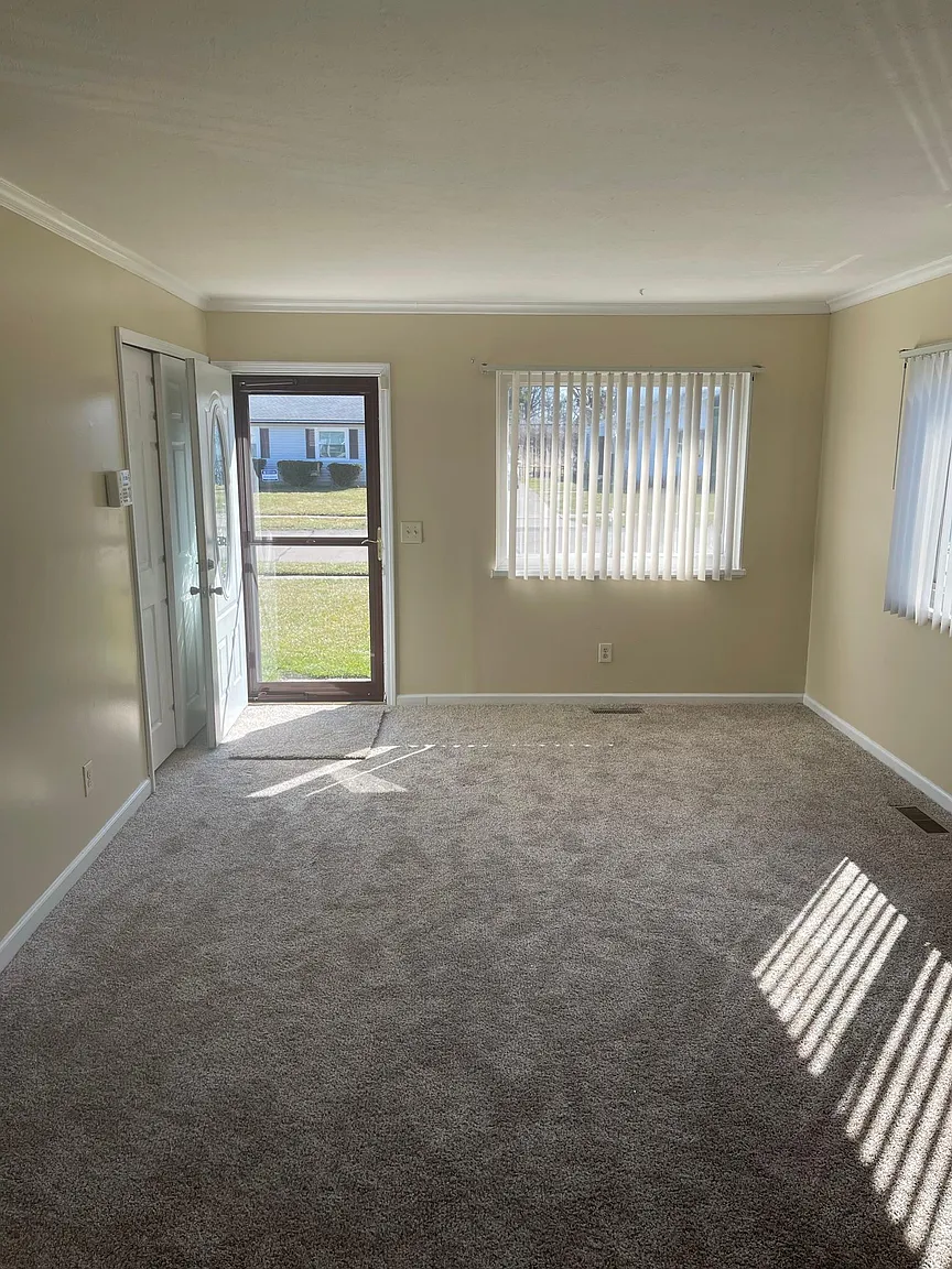 1221 Ashburn Dr photo 1