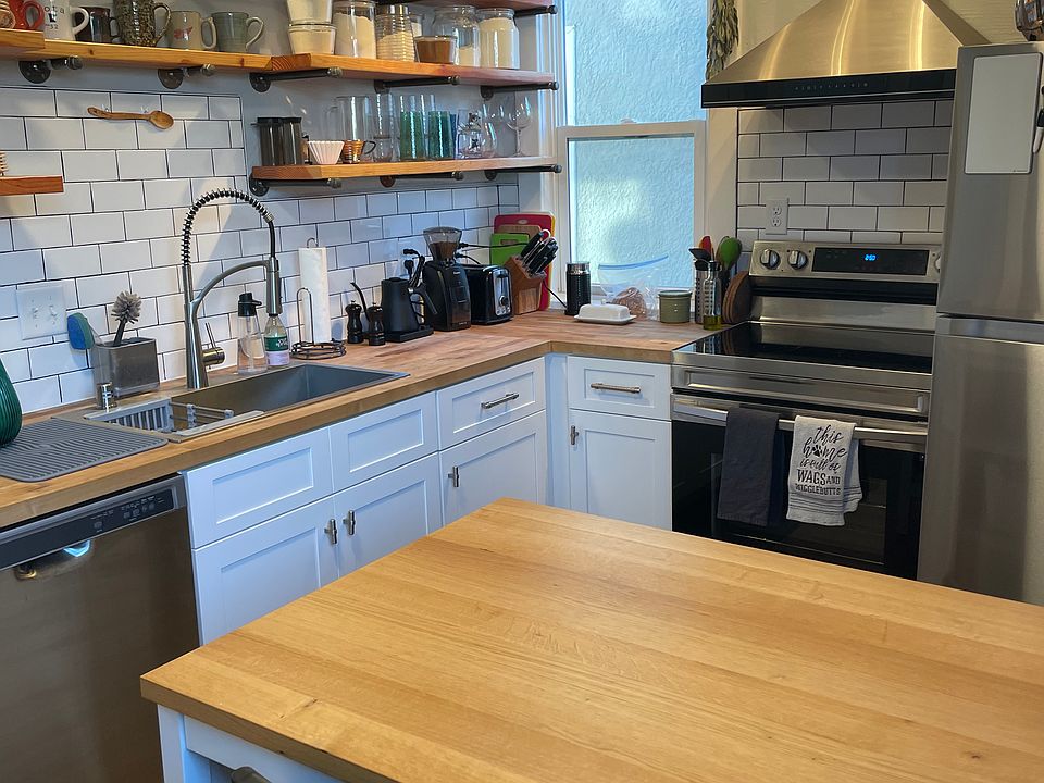 1st image of 807 Lowry Ave NE #1