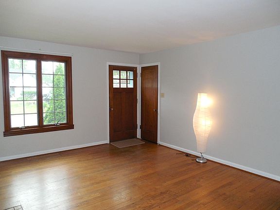 4th image of 144 E Beechwold Blvd