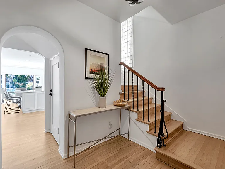 1415 N Genesee Ave — Photo 11
