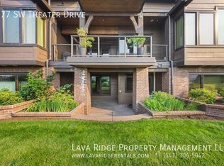 877 SW Theater Dr, Bend, OR 97702