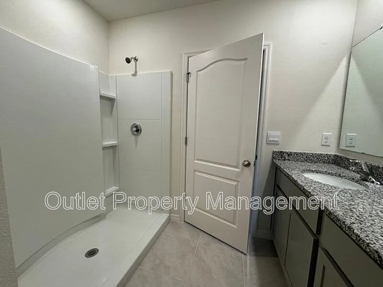 391 Pelham Park Dr — Photo 7