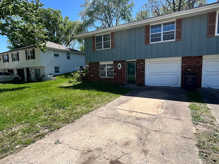 1008 SW Sunset St — Photo 1