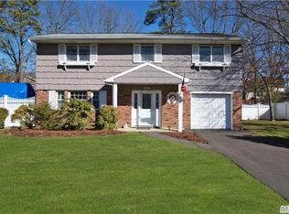 40 Richmar Dr, Sayville, NY 11782