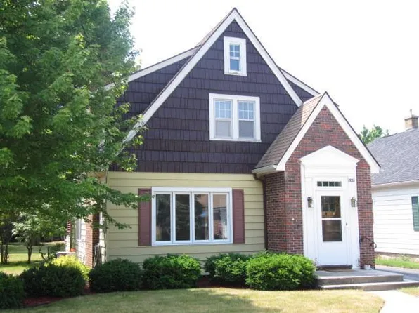 1923 28th St, Two Rivers, WI 54241