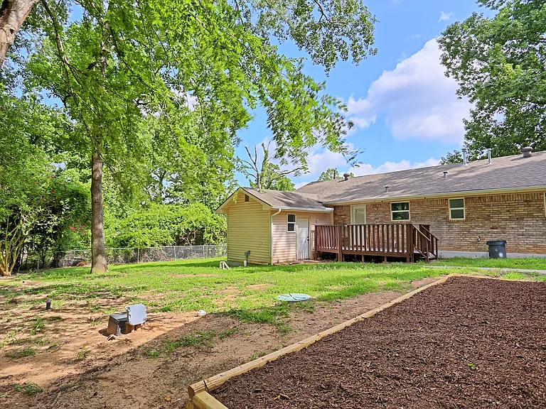 704 Natchez River Cir — Photo 35