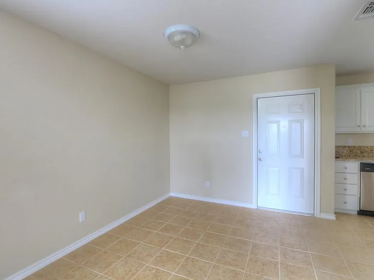 5126 Bevly Dr — Photo 7