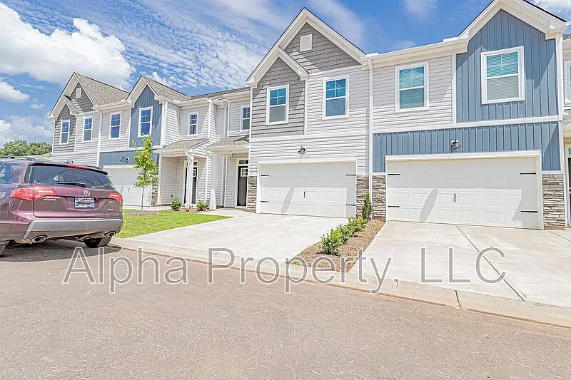 3 bed, 2.5 bath, 1662 sqft, $1,850 — Photo 3