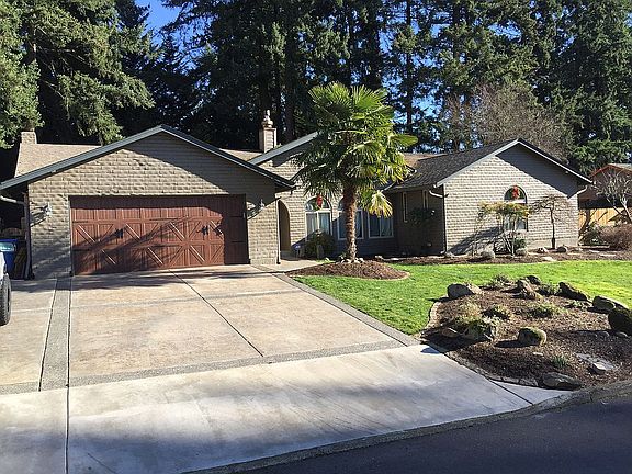 3-Car Stamped Concrete Drive