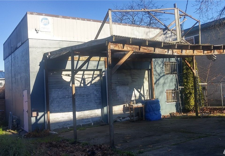 2nd image of 2616 E Cherry St
