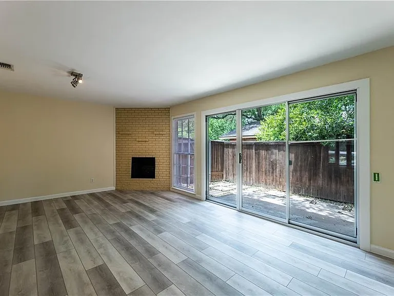 1704 Emilie Ln — Photo 6