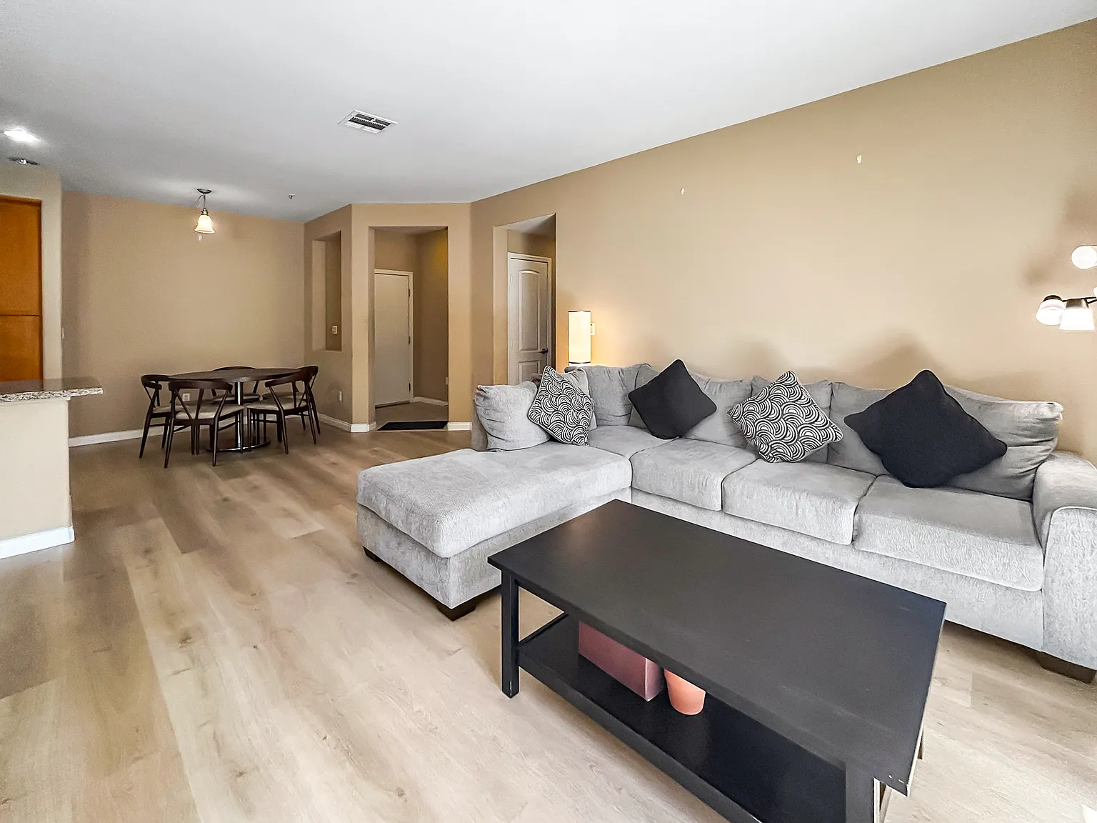 2 bed, 1000 sqft, $2,975 — Photo 3