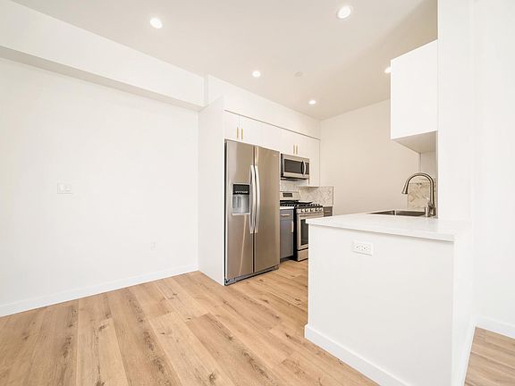 4th image of 11502 Cumpston St #204
