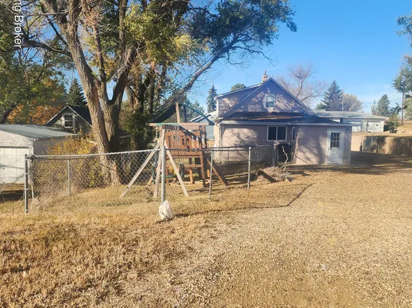 204 10th St S, Hettinger, ND 58639