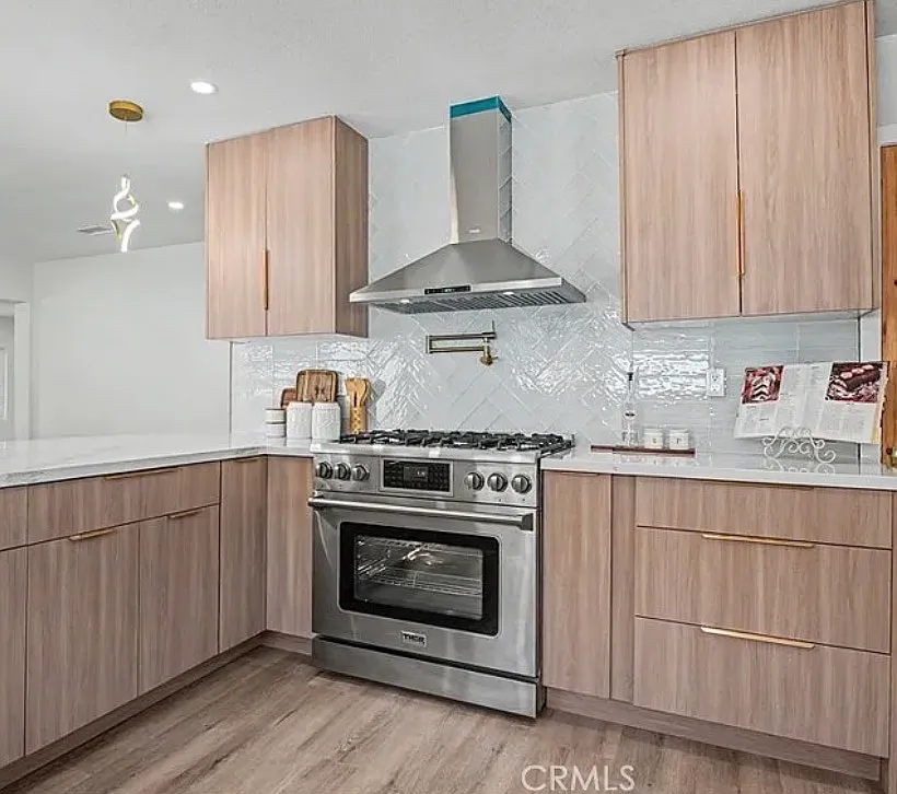 4 bed, 2298 sqft, $5,999 — Photo 3