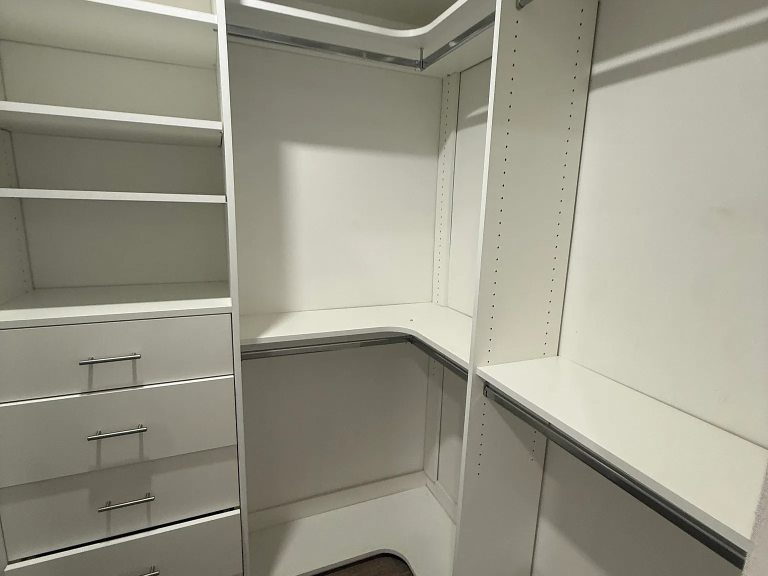 2 bed, 900 sqft, $2,300 — Photo 3