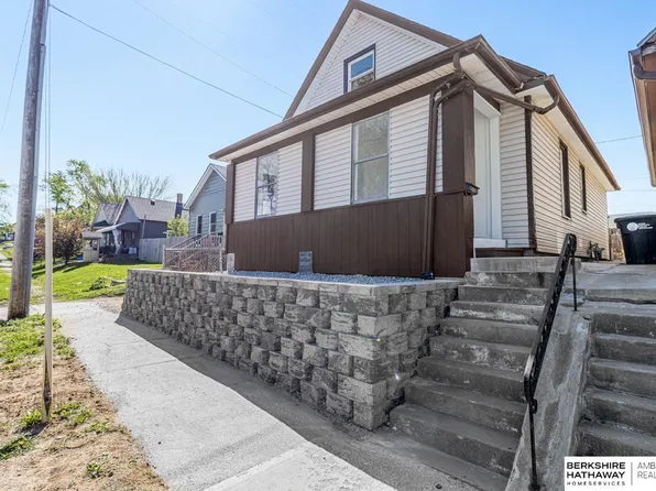 1211 Arbor St, Omaha, NE 68108