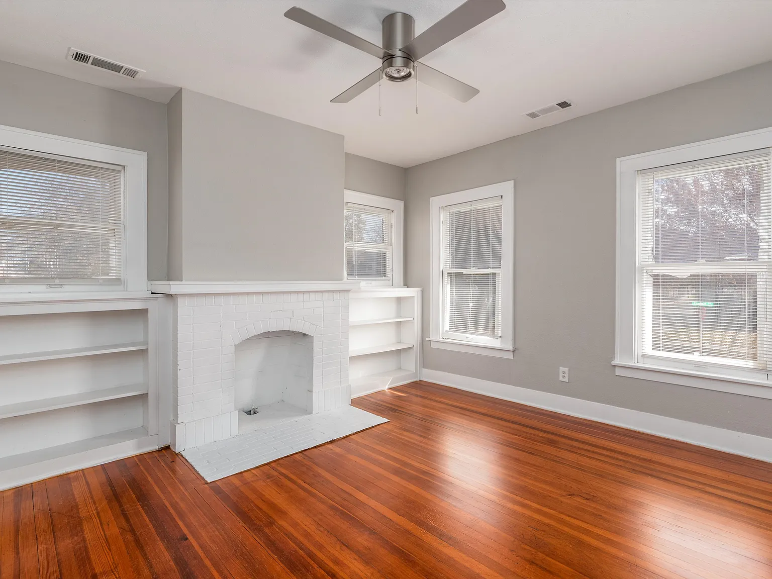 2 bed, 1052 sqft, $1,695 — Photo 4