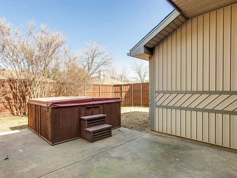 1305 Chicota Dr — Photo 18