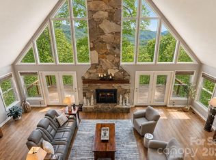 208 Buckeye Rd, Maggie Valley, NC 28751