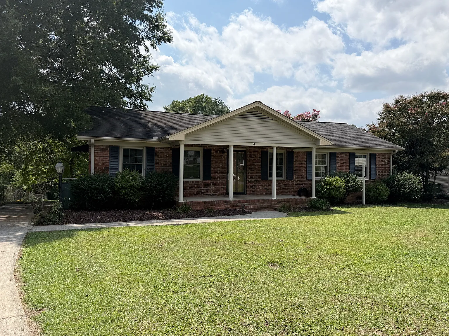3 bed, 1.5 bath, 1377 sqft, $1,950 — Photo 4