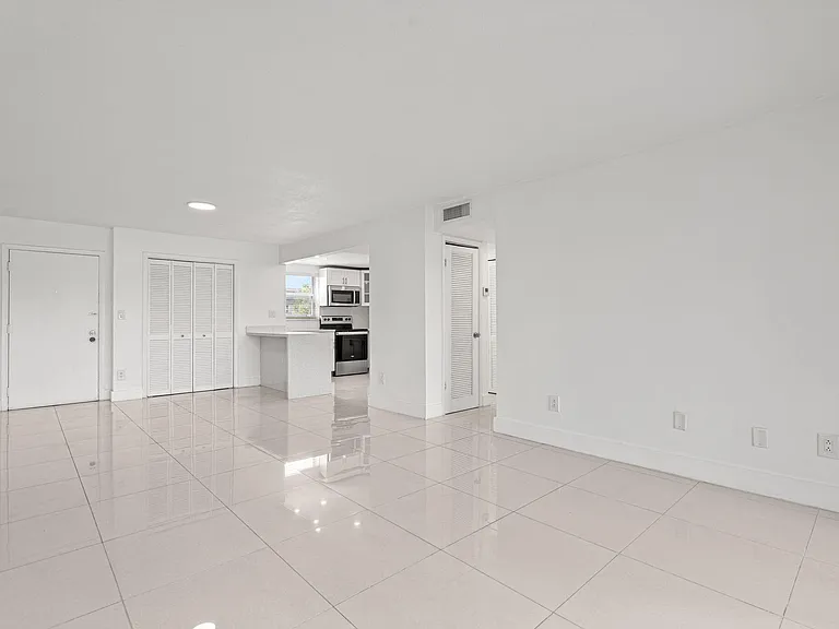 9170 Fontainebleau Blvd #301 — Photo 14
