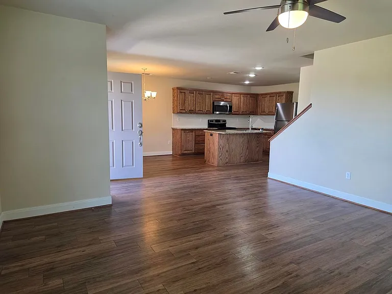 1004 E Hill St #B — Photo 3