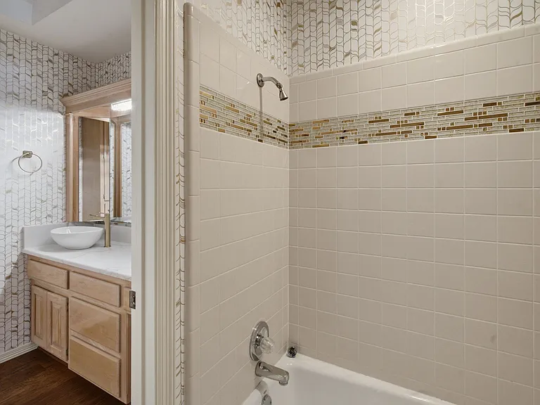 Full Guest Bath